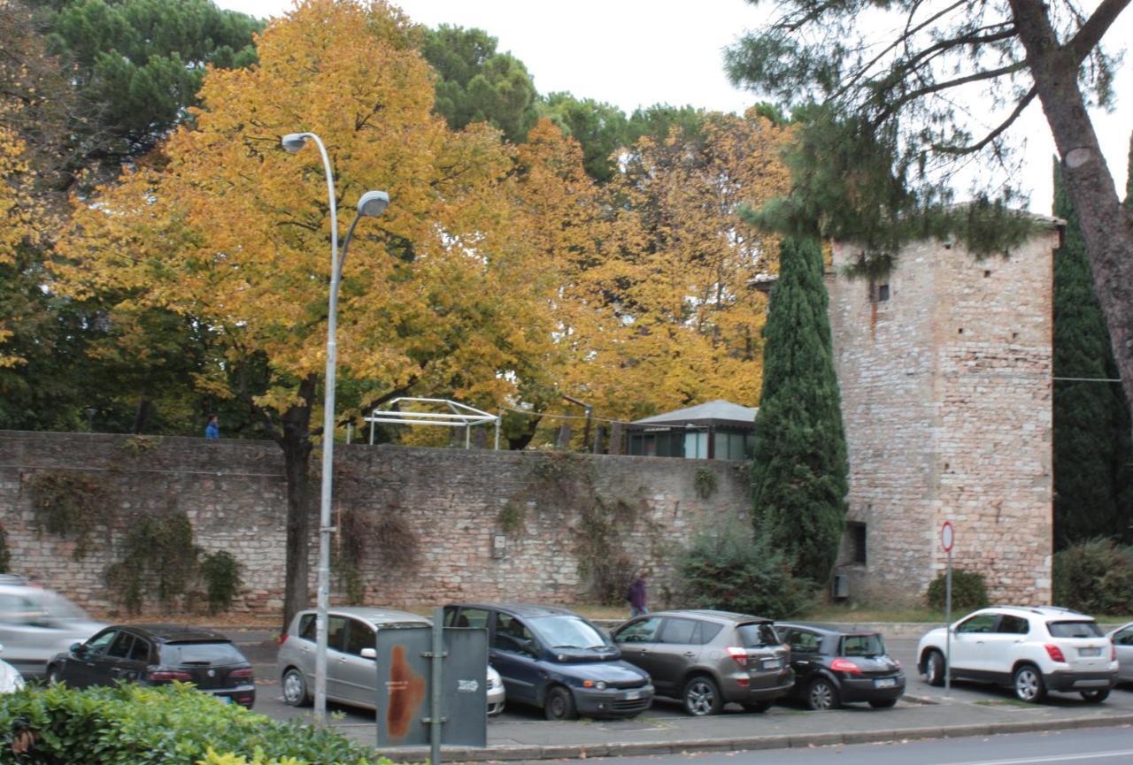 Affittacamere Parco Dei Canape Foligno Bagian luar foto